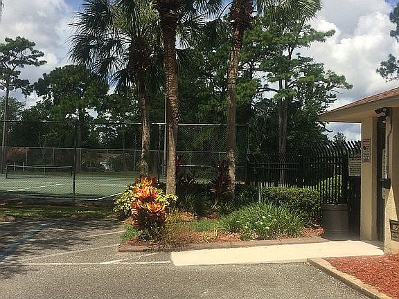 4th image of 103 Shady Oak Dr