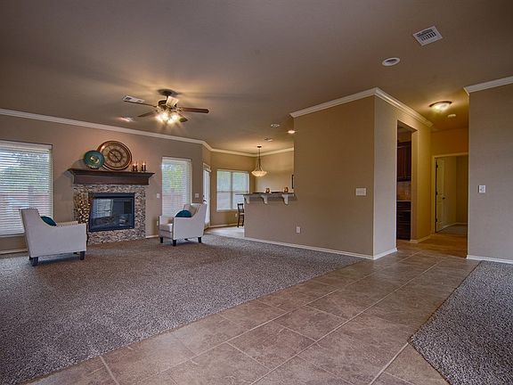 3rd image of 2208 Persimmon Dr