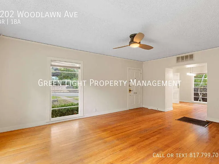1202 Woodlawn Ave — Photo 5