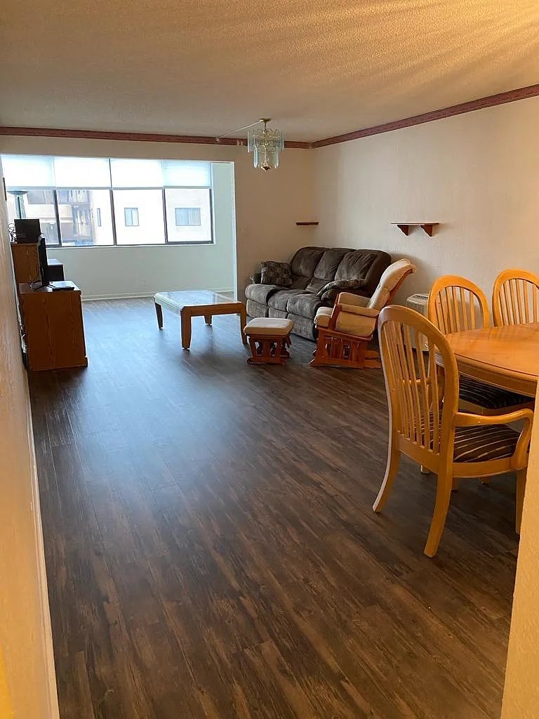 3 bed, 1650 sqft, $2,475 — Photo 2