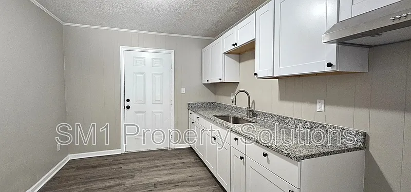 2 bed, 1.0 bath, $890 — Photo 3