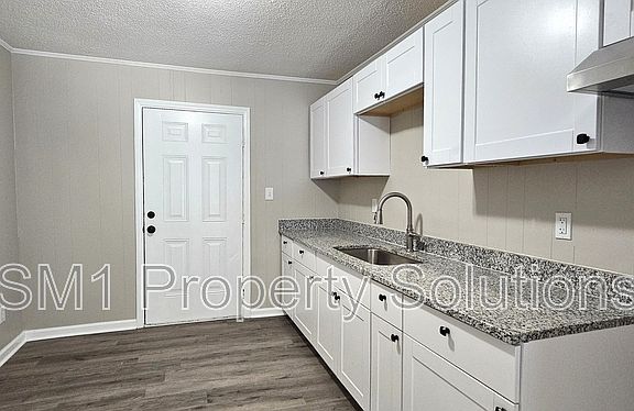 3rd image of 307 N Hall St APT B