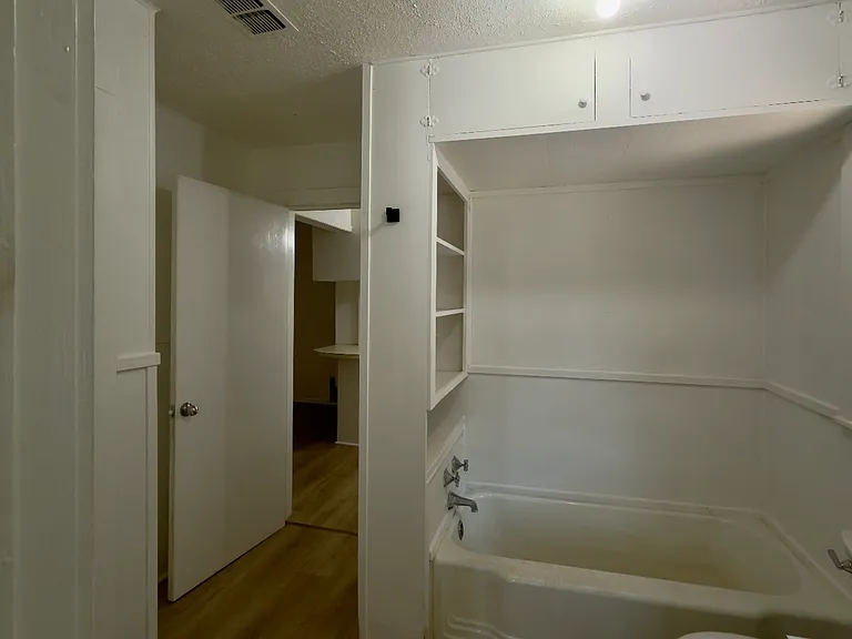 1603 E Main St — Photo 16