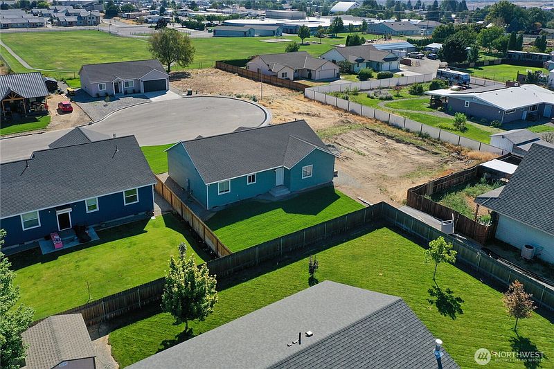 5th image of 707 Petra Court