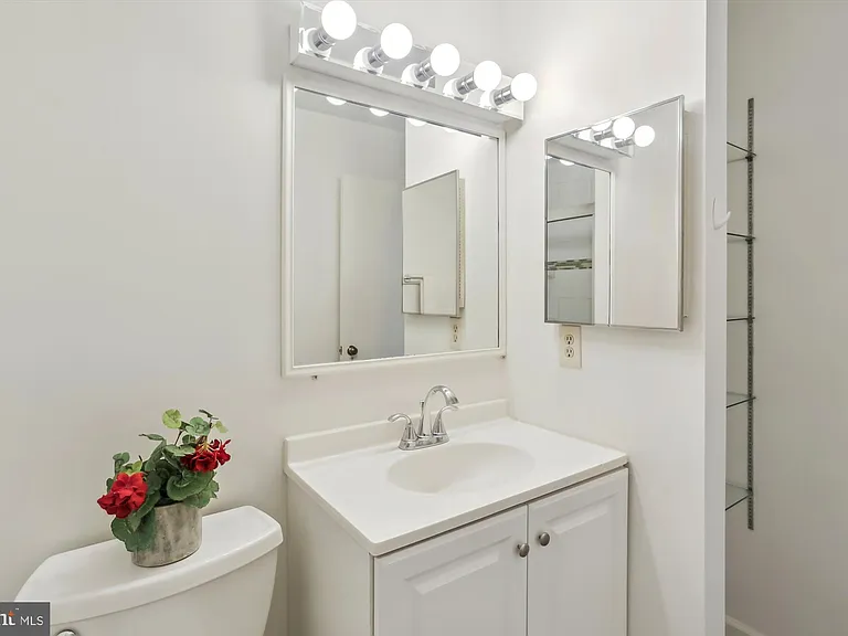 7561 Heatherton Ln — Photo 20