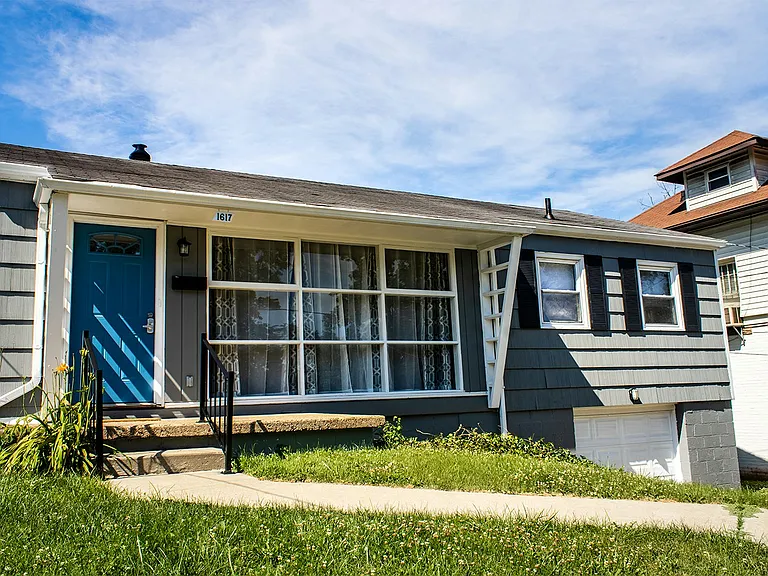 1617 Crestmont Dr — Photo 1