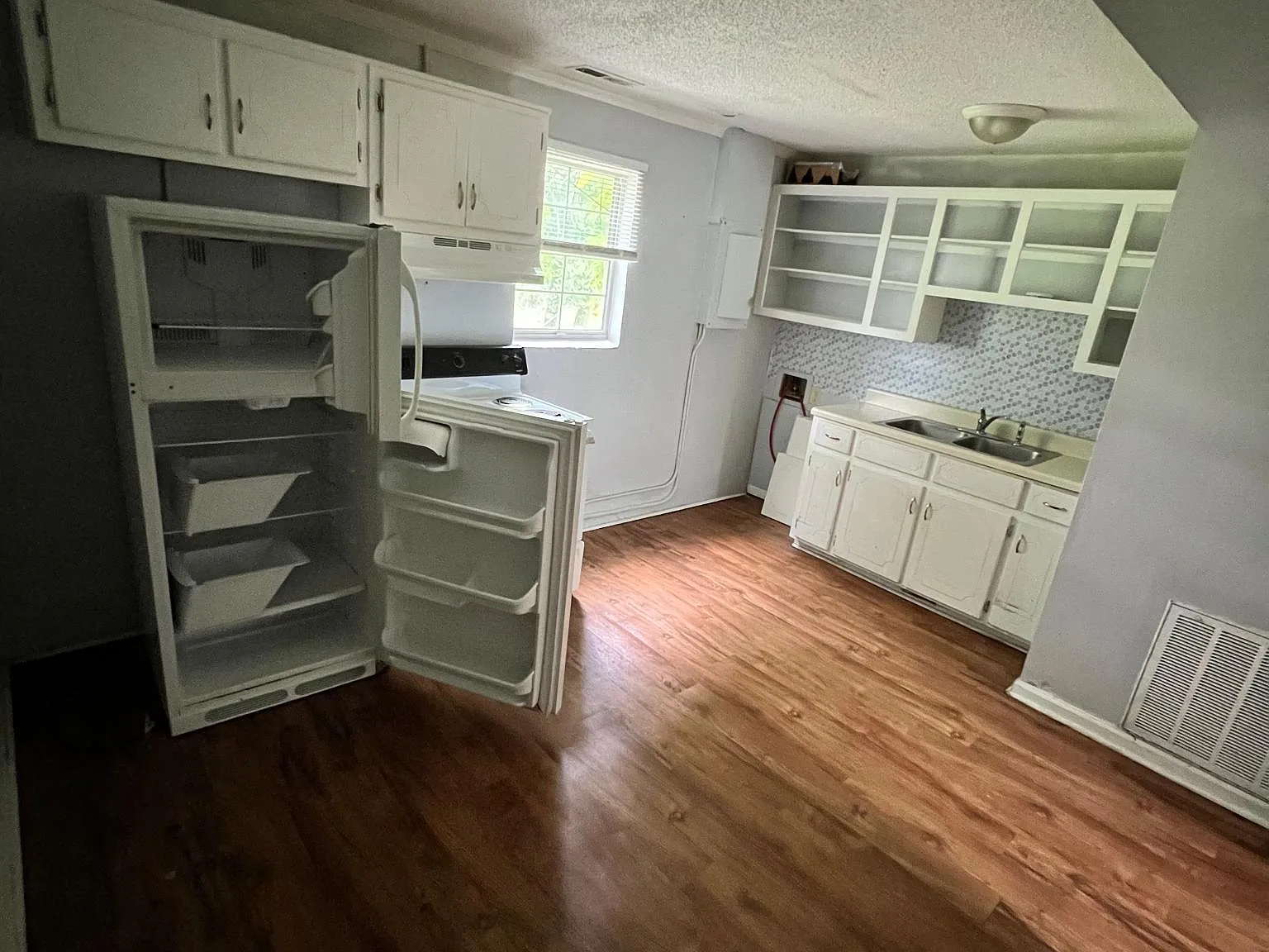 411 S Orleans St — Photo 3