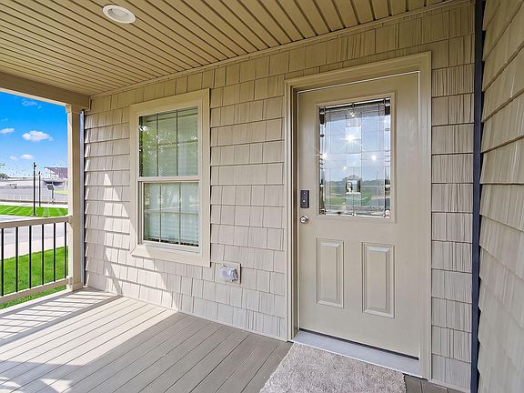 Exterior Image-2-Colony 106ANT Oak Tree