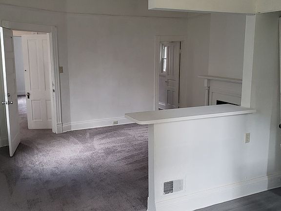 5th image of 2366 Flora St #1