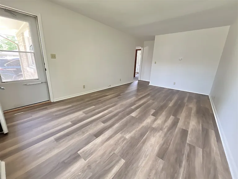 218 & 220 Wayside Dr #220 — Photo 3