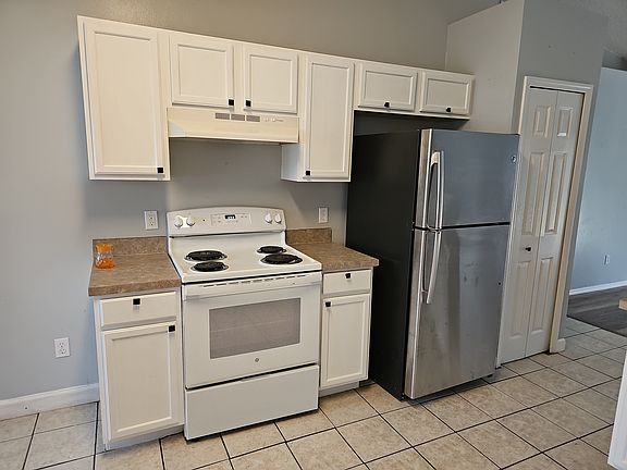 4th image of 924 Lake Lindley Dr N