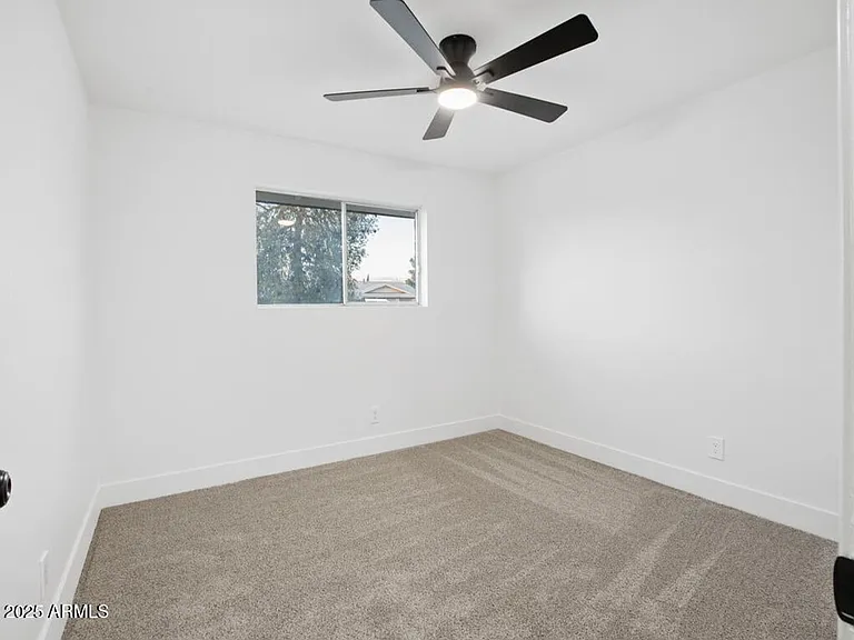 925 E 7th Dr — Photo 10