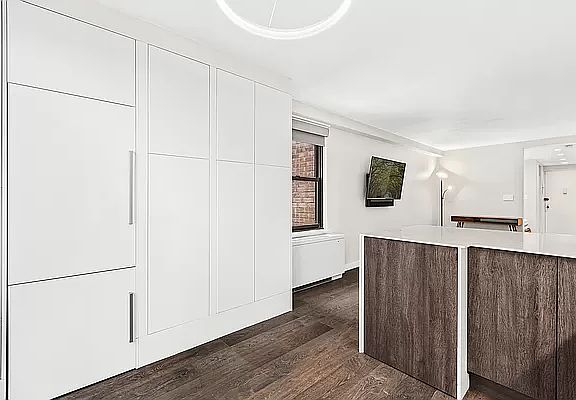 5th image of 305 E 40th St #6T