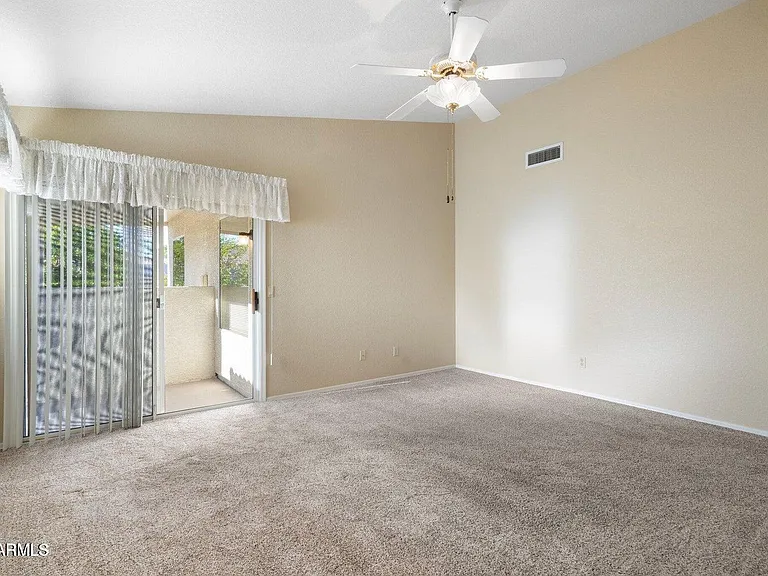 10622 W Mohawk Ln — Photo 11