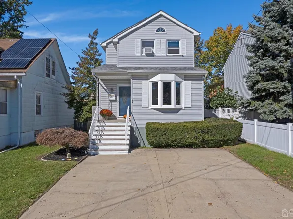 8 Vale St, Edison, NJ 08817