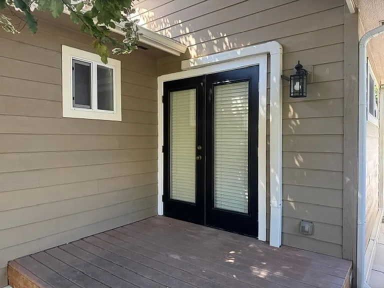 327 Mary St — Photo 3