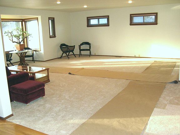 Huge Family Room off Kitchen
