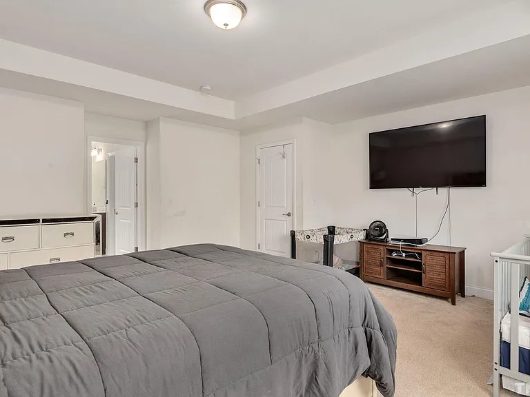 220 Avery Glenn Way — Photo 32