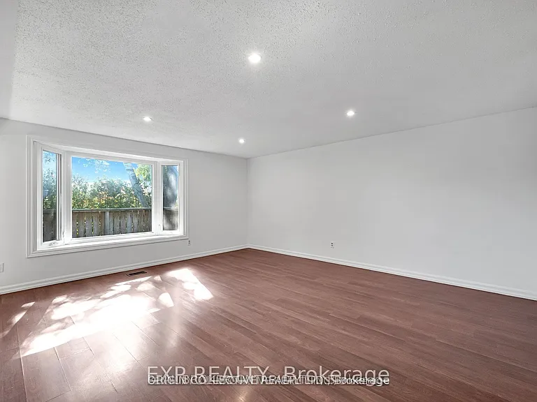 63 Wheatfield Cres — Photo 5