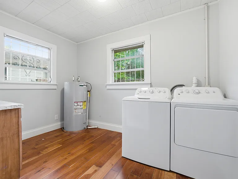216 N Hickory St — Photo 22