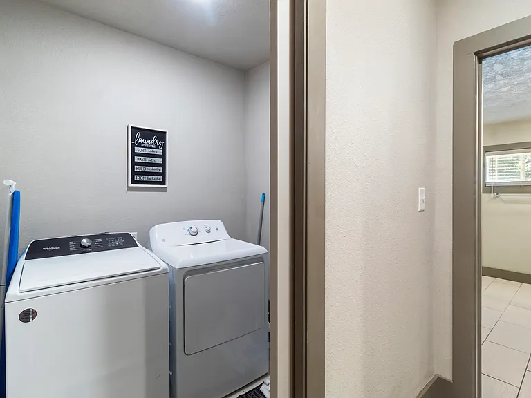 102 Moss St — Photo 26