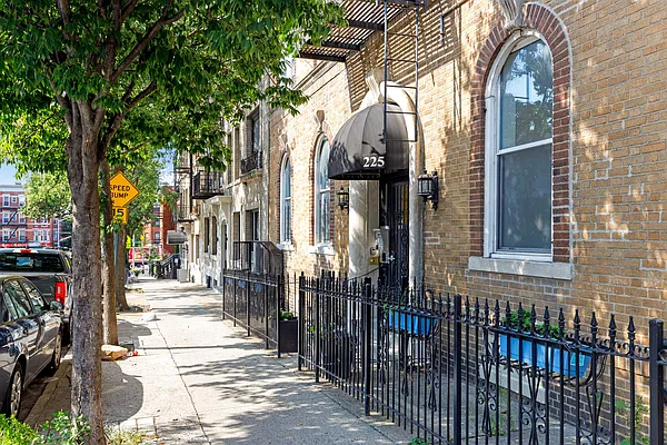 Rented by Compass | media 7