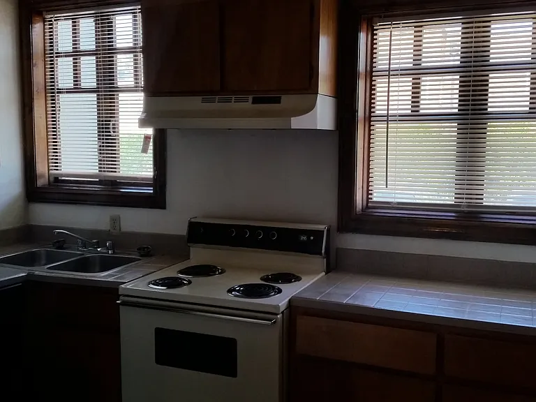 3 Avenue West Roosevelt St — Photo 7