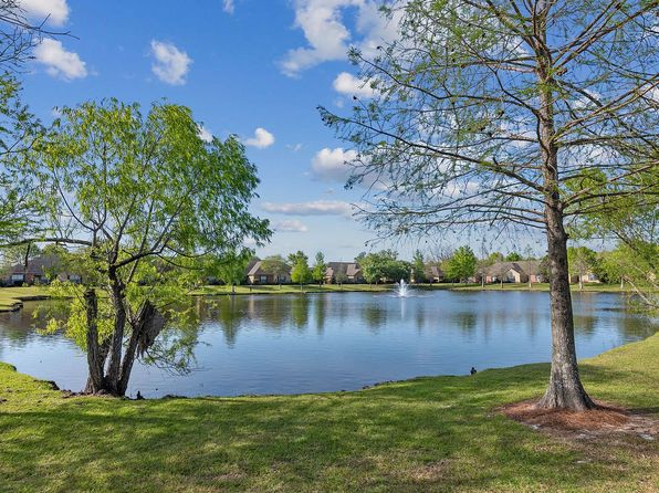 809 Summer Breeze Dr APT 204