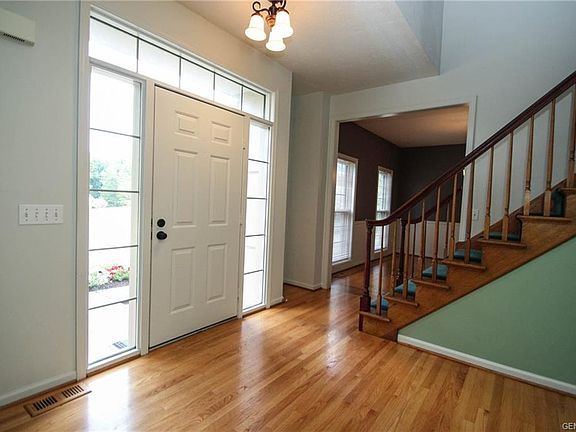 3rd image of 15 Glenmore Cir