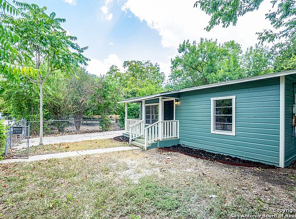 4th image of 1027 Morelos St