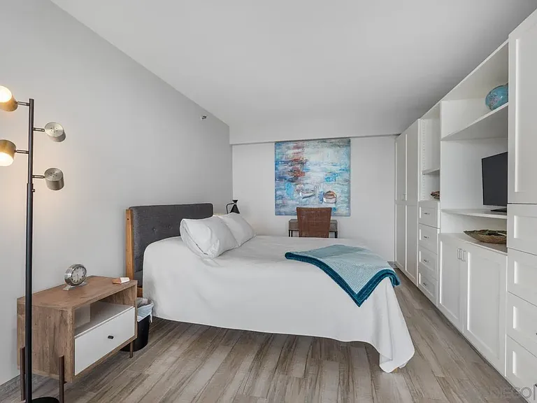 1810 Avenida Del Mundo #1606 — Photo 37