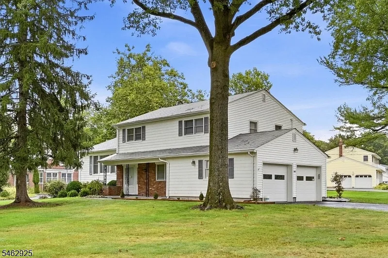 4 bed, $5,200 — Photo 2