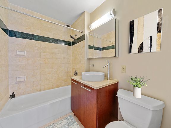 4th image of 100 John St APT 2207