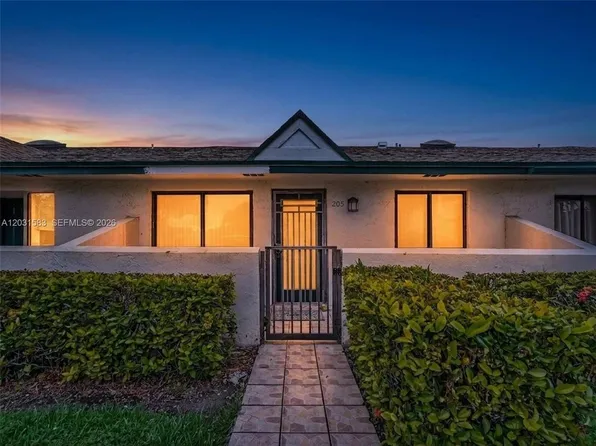 10828 SW 72nd St APT 205, Miami, FL 33173