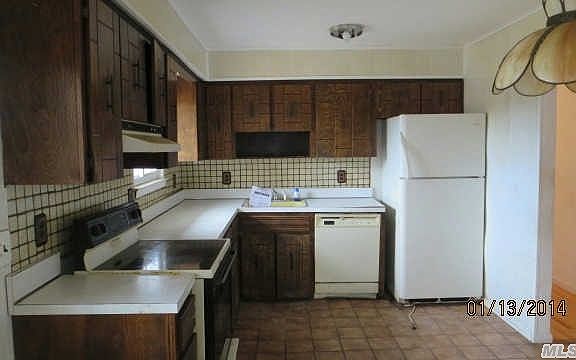 2nd image of 223 Napoli St