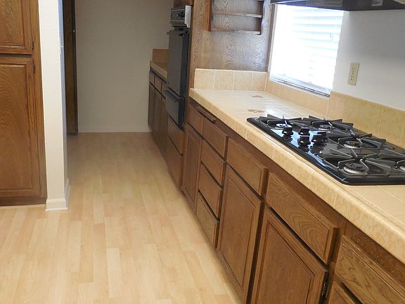 New Stovetop/Laminate Flooring