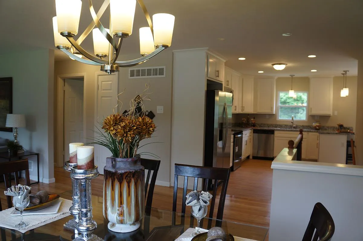 4 bed, 2000 sqft, $3,500 — Photo 2