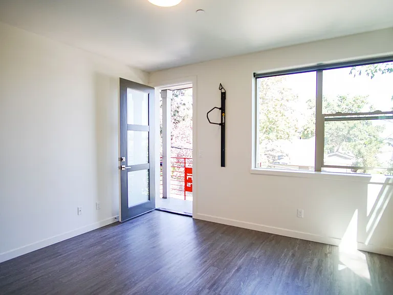 1616 SE Insley St #5 — Photo 6