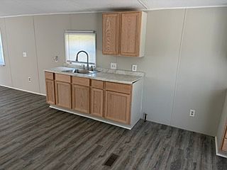 5th image of 804 N Jefferson St #12