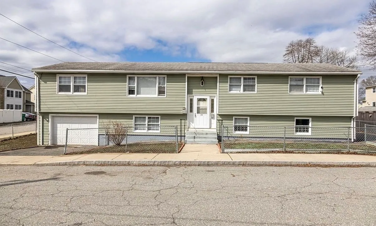 3 bed, $2,700 — Photo 1