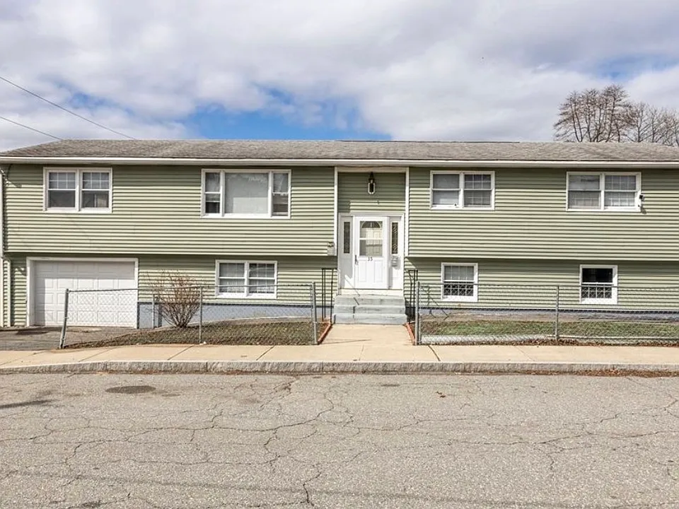 35 Nelson Ave #2
