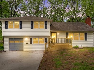 8830 Newton Dr, Overland Park, KS, 66212