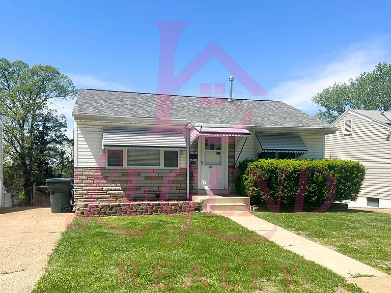 2533 Tamm Ave — Photo 1