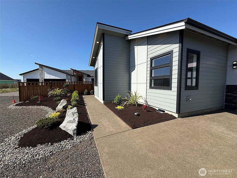 5th image of 996 Alida Court SE