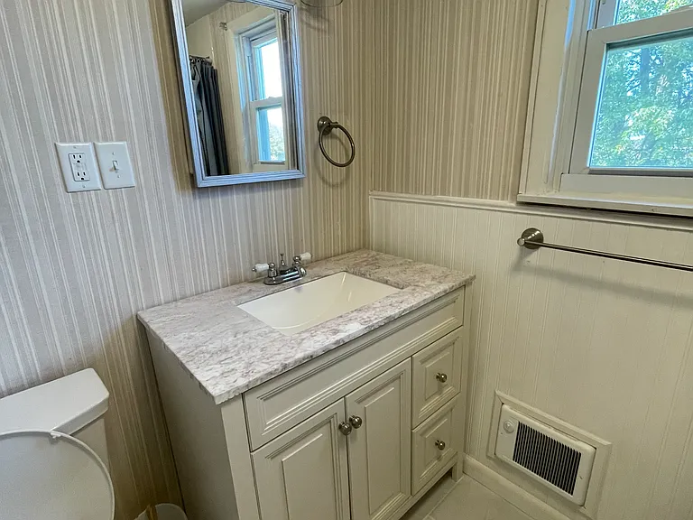 164 Helen St #2 — Photo 4