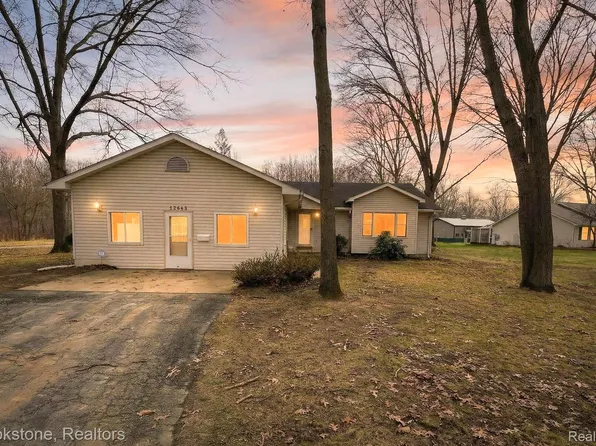 42645 Riggs Rd, Van Buren Township, MI 48111