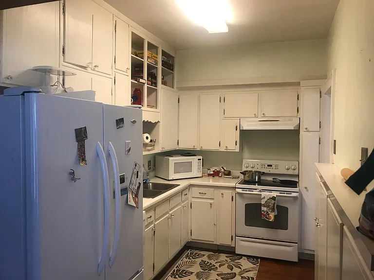 642 E College Ave — Photo 8