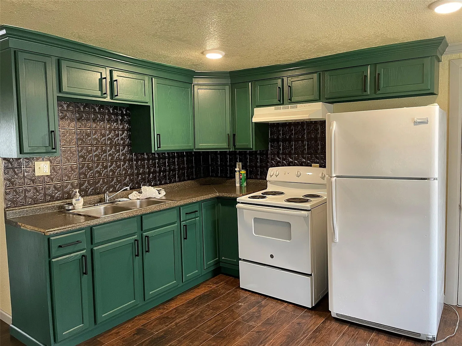 3 bed, 1.0 bath, 814 sqft, $1,200 — Photo 4