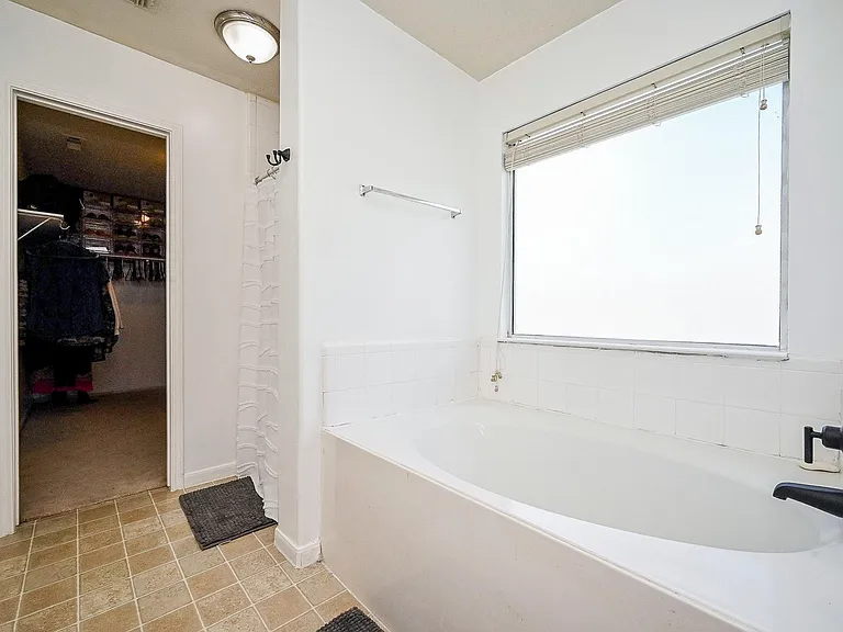 2534 Halstead Dr — Photo 29