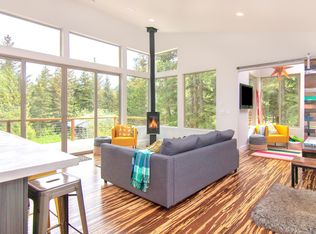 218 Stowe Dr, Girdwood, AK 99587